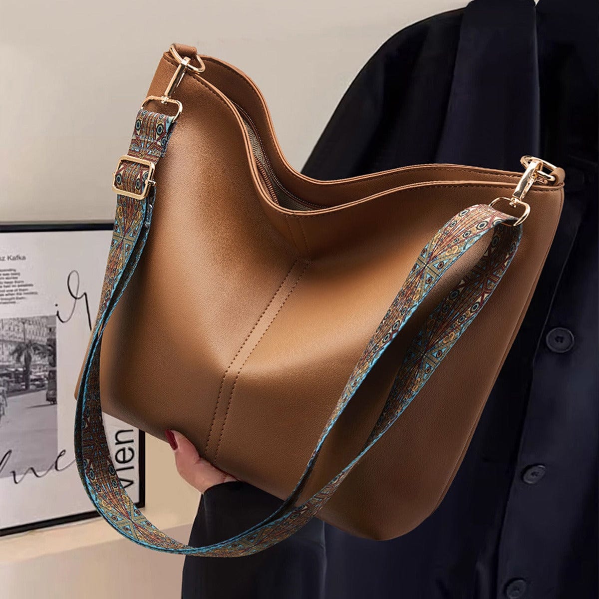 Damen-Umhängetasche mit geräumigem Innenraum 0