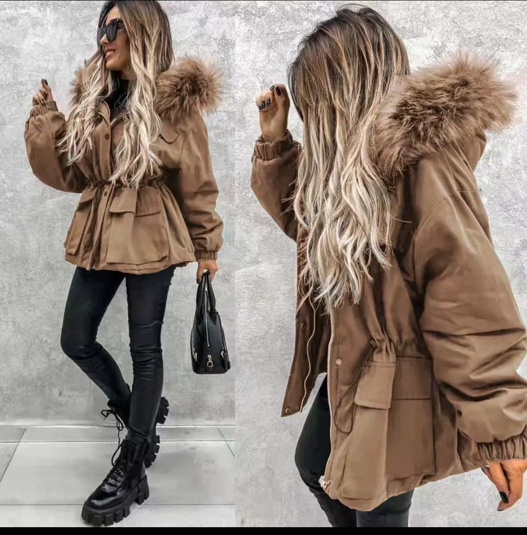Damen Kurzer Parka mit pelzbesetzter Kapuze
