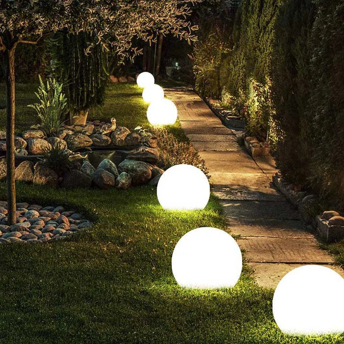 Gartenbeleuchtung – Ferngesteuerte LED-Laterne in Kugelform 1