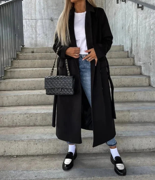 Langer Damenmantel mit doppelter Knopfleiste und Gürtel